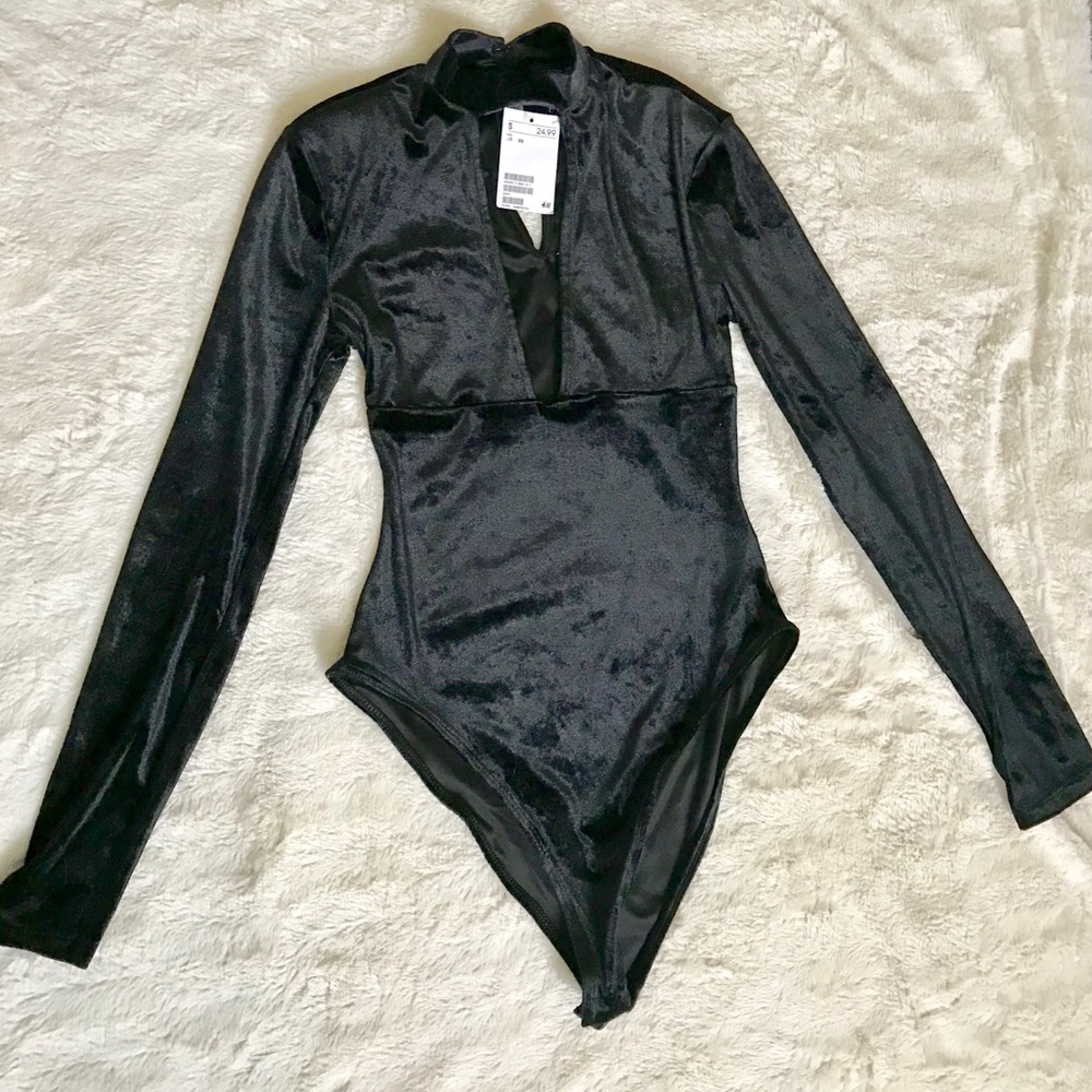 🖤H&M Velvet Bodysuit🖤